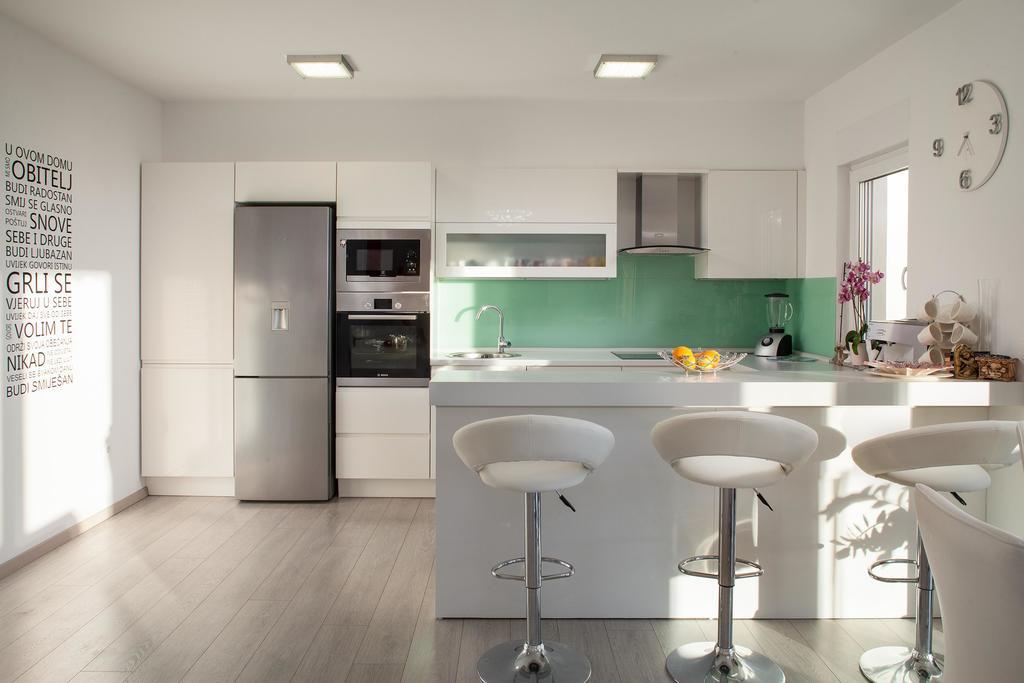 Apartment Damira *